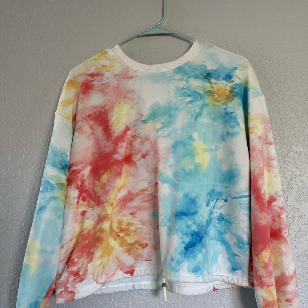 Kirious crewneck slightly worn girls XL